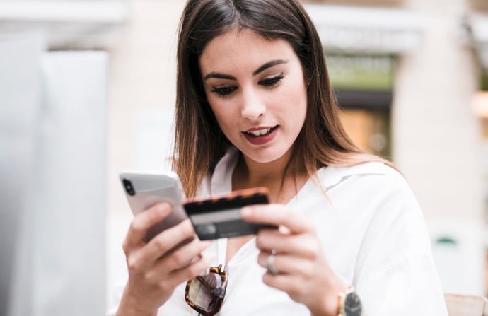 Come pagare con il cellulare nei negozi, al bar, ristoranti e altri locali? I si