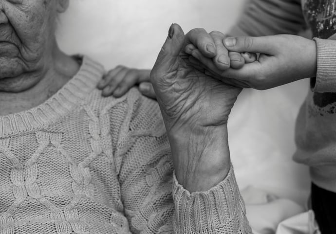 Come si devono calcolare gli straordinari di una badante convivente o no. Esempi