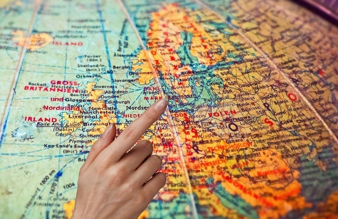 Posso lavorare in Italia con residenza all'estero? Requisiti e condizioni necess