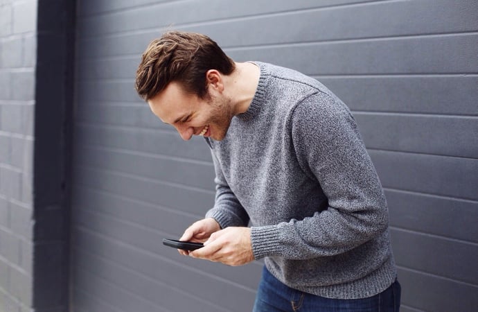 Quali sono i rischi se si compra un cellulare rubato? Ci sono, ma sono minori in