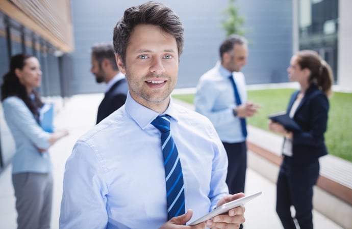 Con quale contratto viene inquadrato un dirigente di una azienda privata e quali