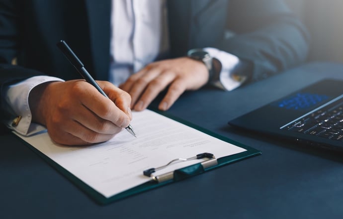 Contratto firmato con firma illeggibile � valido o pu� essere contestato?