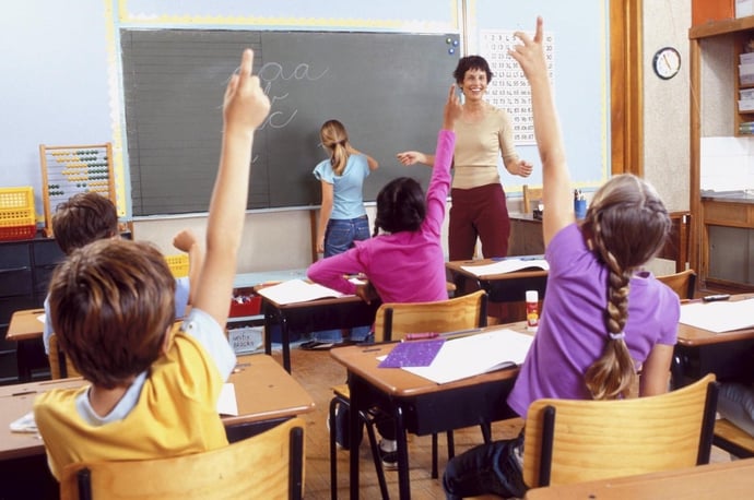 Contratto scuola CCNL 2024 docenti stipendi, permessi, ferie, malattia, arretrat