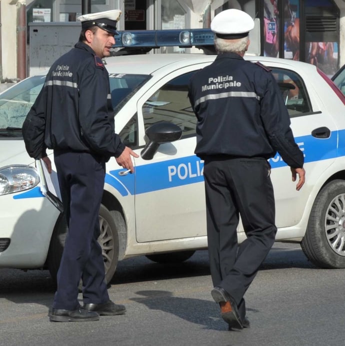 Contratto vigili urbani CCNL 2024 stipendi, livelli, ferie, permessi, malattia, 