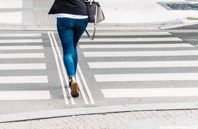 Cosa devo fare se mi investe un'auto per strada mentre cammino a piedi. Tutti i 