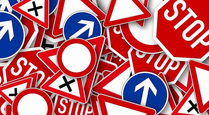 Cosa dice l'articolo 158 del Codice della Strada? 