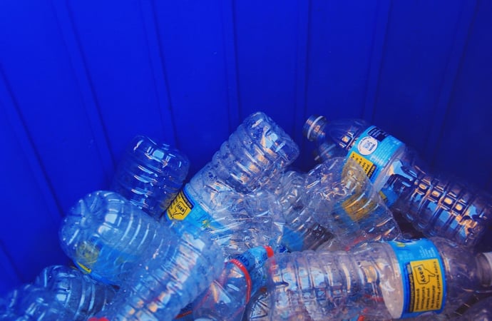 Cosa fare per pacchi, mobili, rifiuti depositati in modo abusivo in cortile, zon