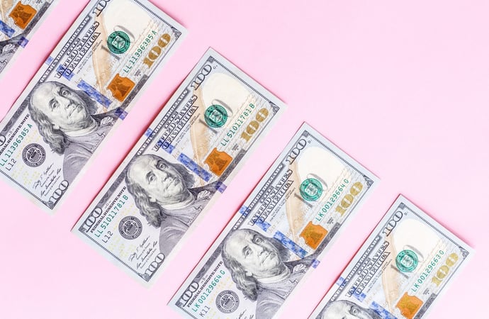 Cosa rischio se compro e pago con soldi falsi? Quali sono le conseguenze? Pu� es