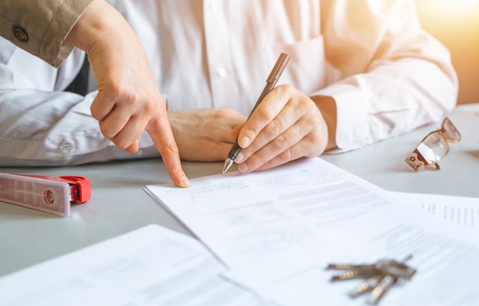Cosa devono fare genitori se contrari ad un contratto o accordo firmato da figli