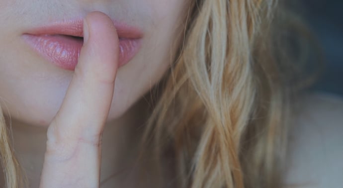 Cosa succede a chi non rispetta segreto professionale e lo svela? Rischi e sanzi