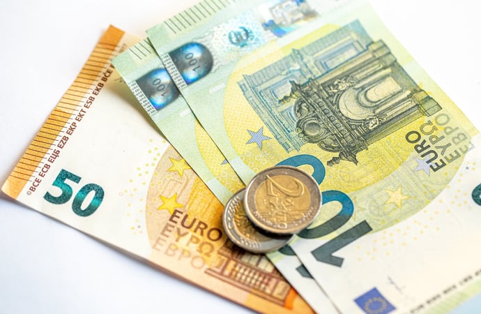 Cosa succede a pensioni, bonus e indennit� riconosciute a 2 persone anziane che 
