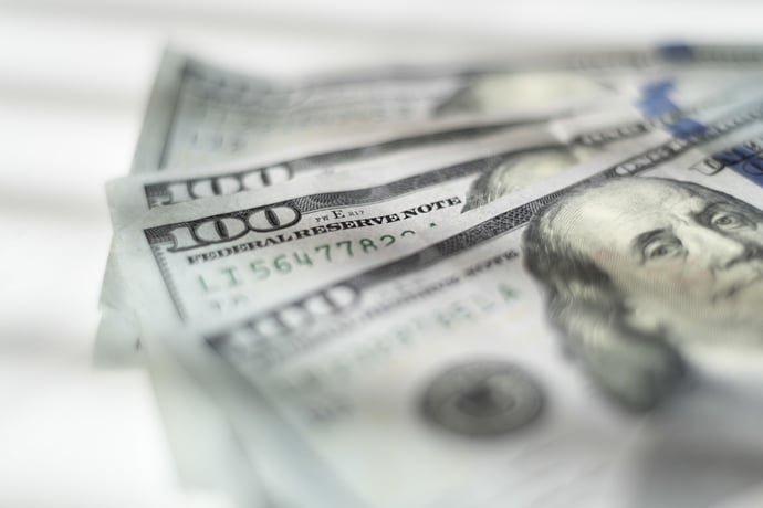 Di quanto aumenta pensione tra gli 700-1200 euro al mese nel 2024. Calcolo ed es
