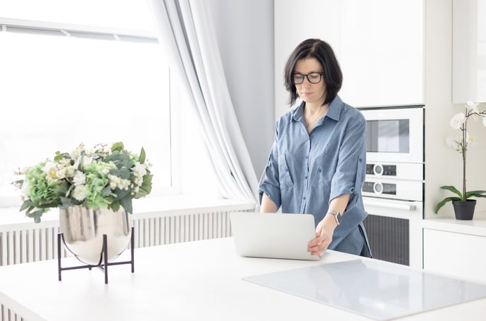 Differenze smart working e telelavoro secondo leggi e contratti CNNL attuali
