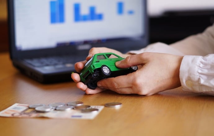 Ecotassa su auto si paga anche nel 2025. I modelli coinvolti ed esclusi, chi e q