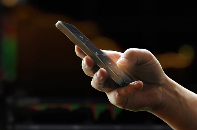 I genitori possono controllare il cellulare dei figli minorenni e maggiorenni? E