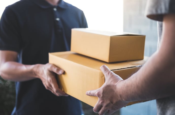 I migliori servizi per spedire pacco con ritiro a domicilio del mittente