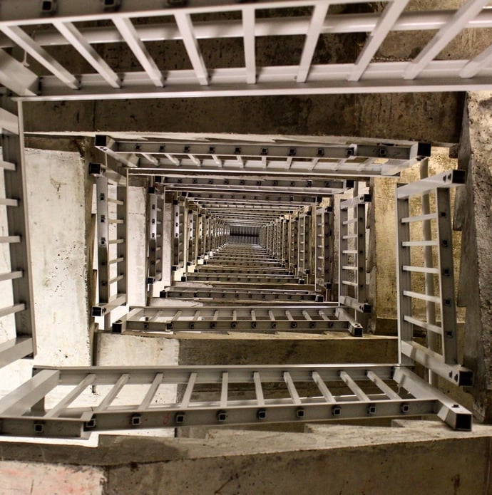 In quali casi � obbligatorio il corrimano sulle scale di un condominio secondo n