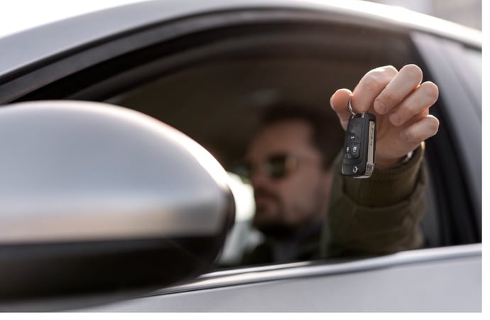 Le 3 tasse che devono pagare i proprietari di auto nel 2025 in base a leggi appr