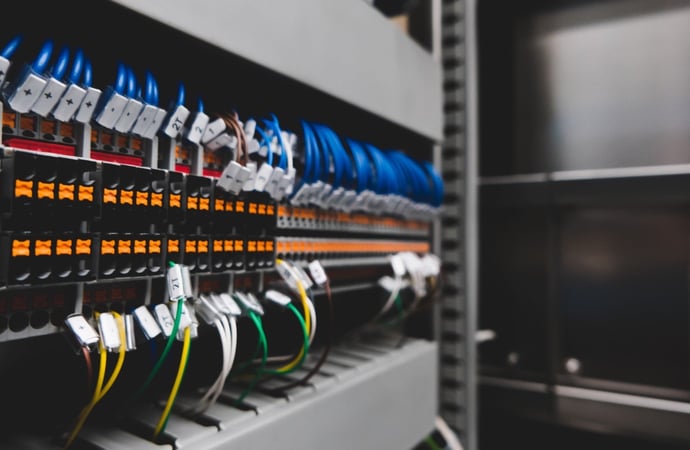Licenziamento contratto telecomunicazioni 2025. Regole, tempi e preavviso