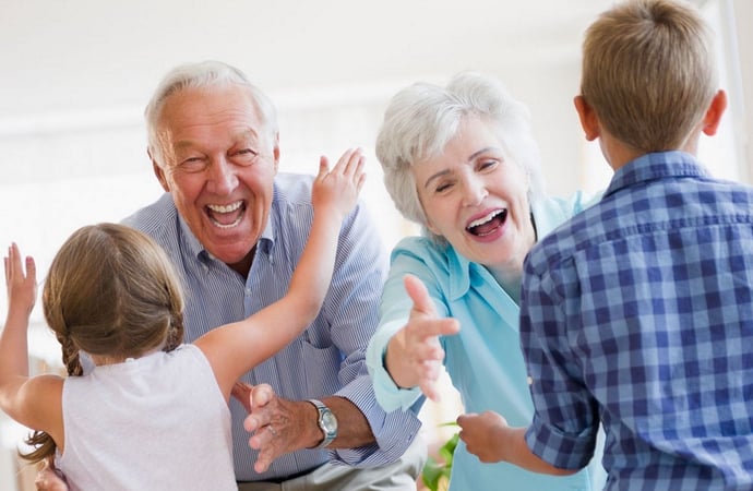 Come fare donazione denaro da nonni a nipoti, limiti e regole esistenti e cosa s