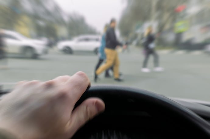 Si pu� parcheggiare in prossimit� di un incrocio? Distanza in metri dallo stop s