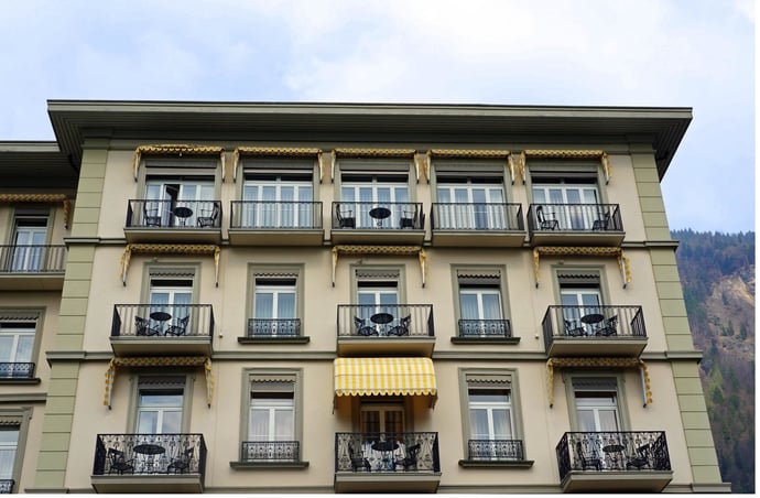 Permessi e autorizzazioni necessarie per tende da sole in condominio