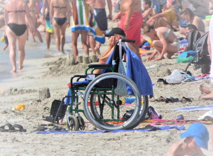 Permessi legge 104, si pu� uscire senza disabile? Cosa dicono leggi e Cassazione