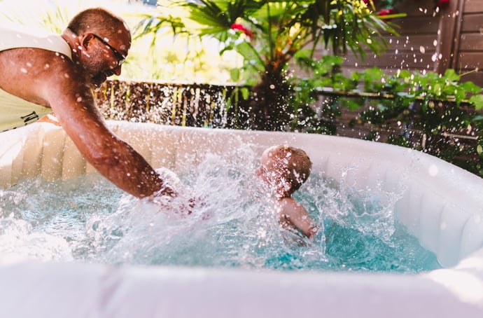 Normativa su piscine fuori terra o gonfiabili in giardino di casa