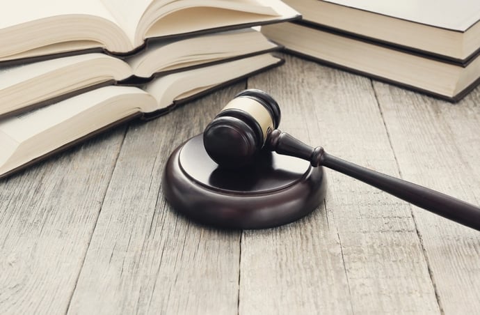Prevale una legge o una decisione di un tribunale o Cassazione? Chi ha pi� valor