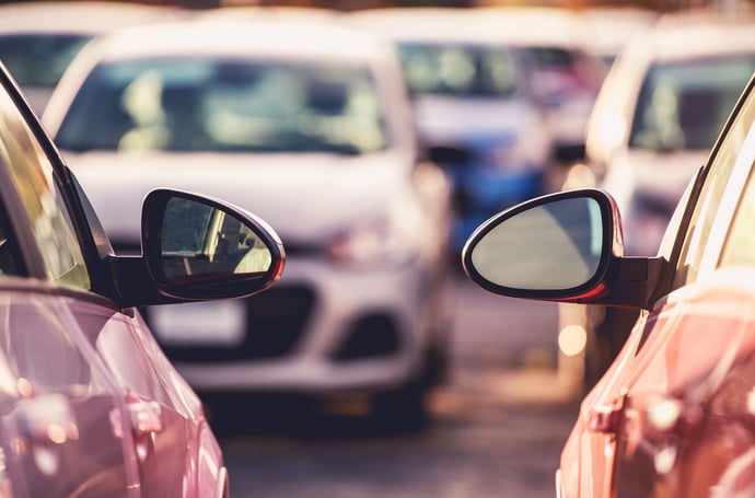 Quale deve essere la distanza minima tra parcheggio auto e finestre case in cond