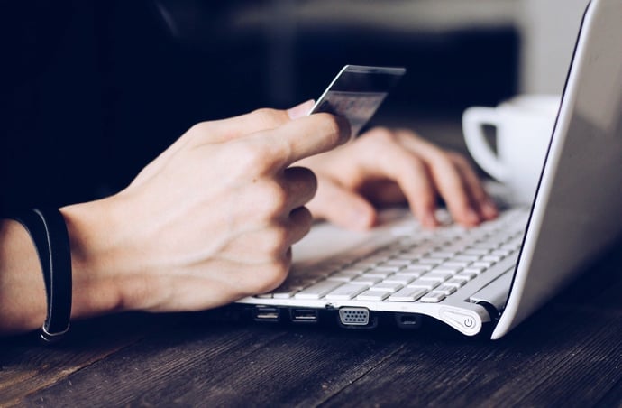 Quali sono differenze carte di credito, bancomat e carte di debito. E i pro e co