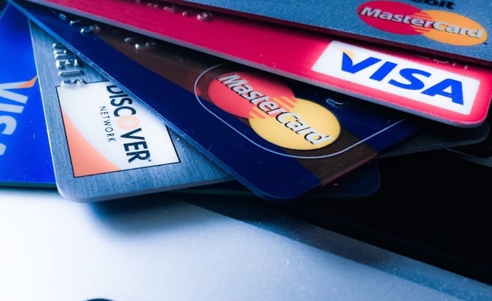 Quali sono le differenze tra una carta di credito Visa e una Mastercard