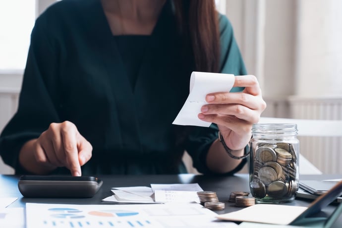 Quali sono le sanzioni e multe per assegno postdatato per chi lo emette e per ch