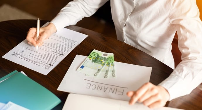 Quali sono le spese che tutti o quasi gli italiani pagano obbligatoriamente ogni