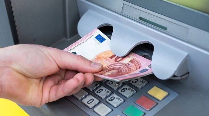 Quanti prelievi al bancomat si possono fare al giorno. Esistono limiti?