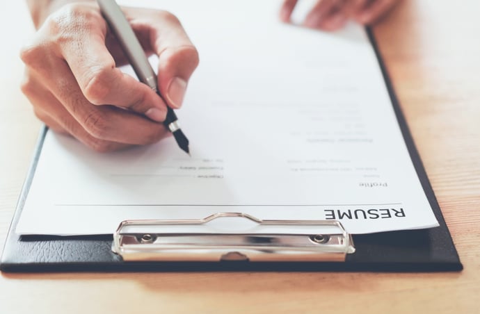 Quanto costa assumere un dipendente con contratto a tempo indeterminato in media
