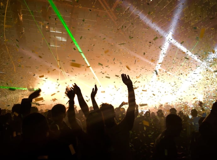 Quanto guadagna un buttafuori per discoteche, locali, negozi ed eventi ad ore o 