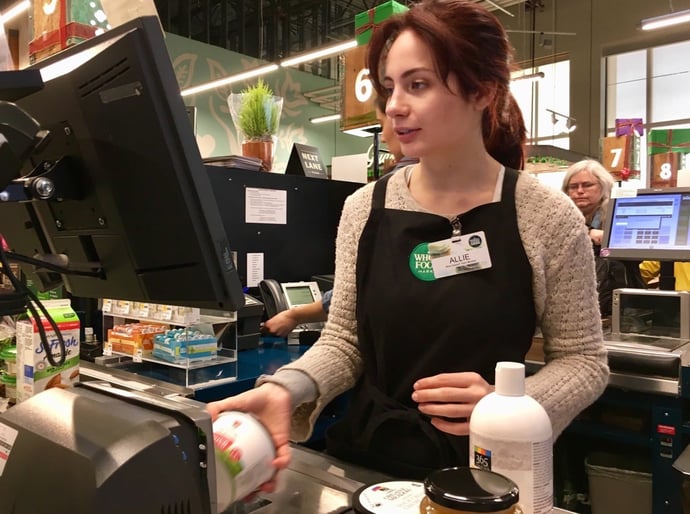 Quanto guadagna una cassiera al supermercato. Stipendi medi 2024