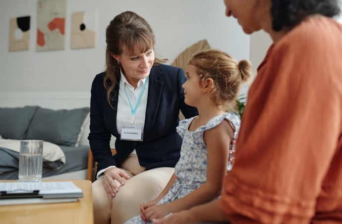 Quanto � lo stipendio medio di un assistente sociale attualmente?
