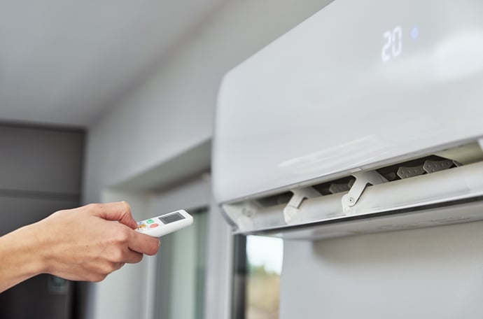 Permessi e normativa 2024 per installazione condizionatori in condominio e sulla