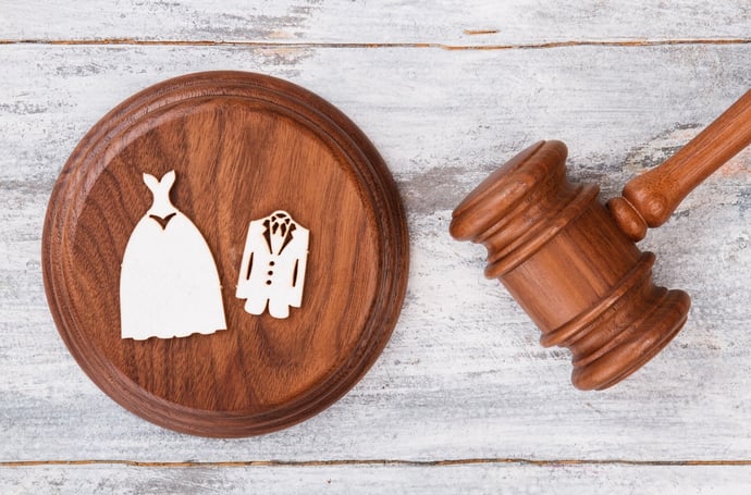 Se l'ex moglie o marito va a convivere perde assegno mantenimento o diminuisce? 