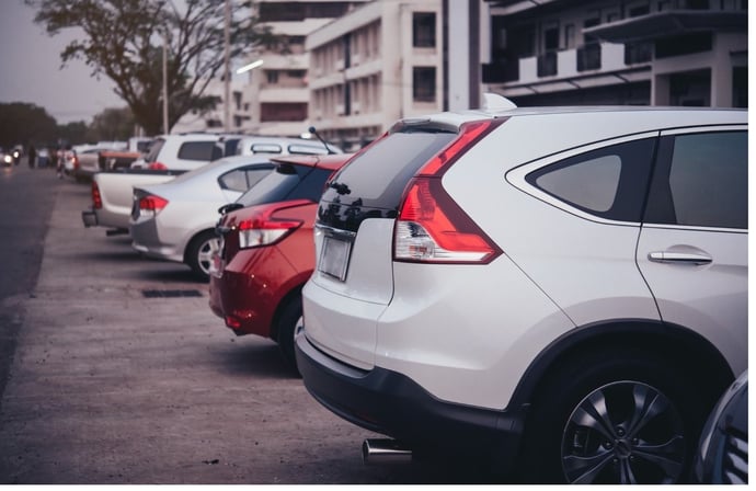 Se non c'� segnaletica relativa al parcheggio, quali sono le regole che si devon