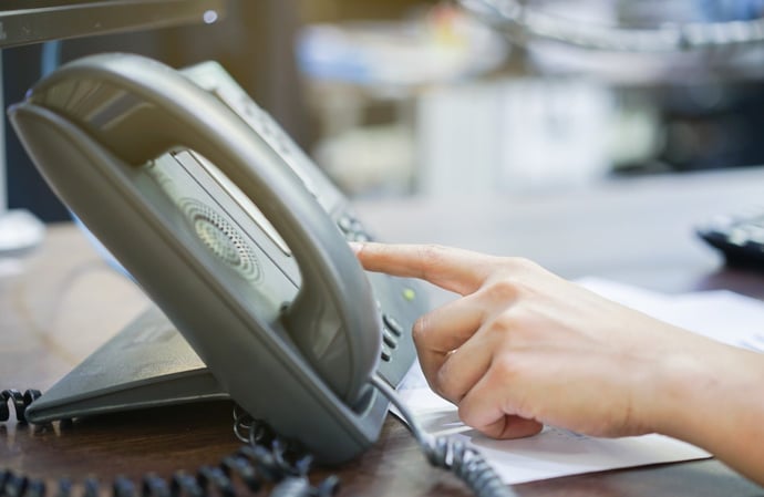 Cosa succede se non pago penale della disdetta della linea telefonica? Rischi e 