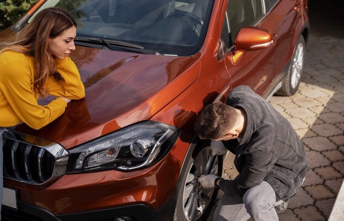 Se trovo la mia auto danneggiata parcheggiata in una via o piazza, cosa devo far