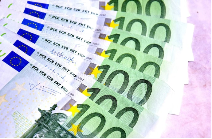 Se una persona non ha parenti diretti (e capiamo quali sono) a chi va eredit� co