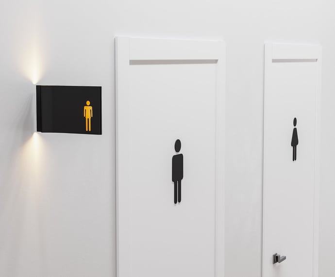 Si possono controllare i dipendenti in pausa bagno? O addirittura negargli il pe