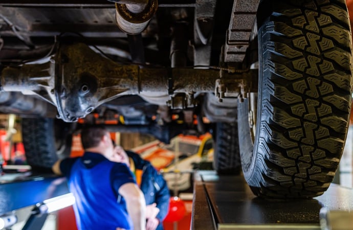 Si possono scaricare dalle tasse i costi per riparazione auto meccanico, revisio