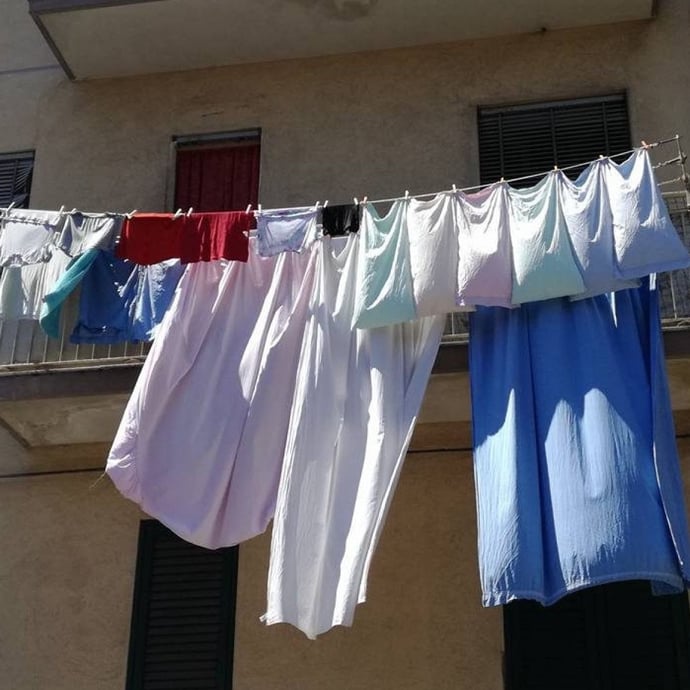 Stendere panni sul balcone in condominio si pu� fare? Regole da rispettare