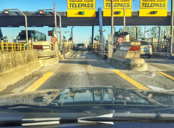 Telepass conviene farlo ora nel 2025? Quanto si risparmia? I pro e contro