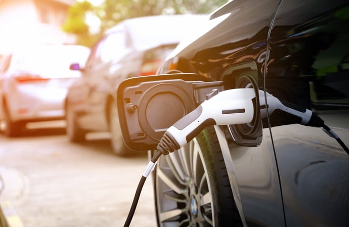 Tempi di ricarica medi per batteria auto elettrica
